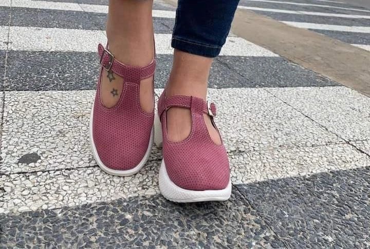 Sandalias Guillerminas de Cuero Cerradas