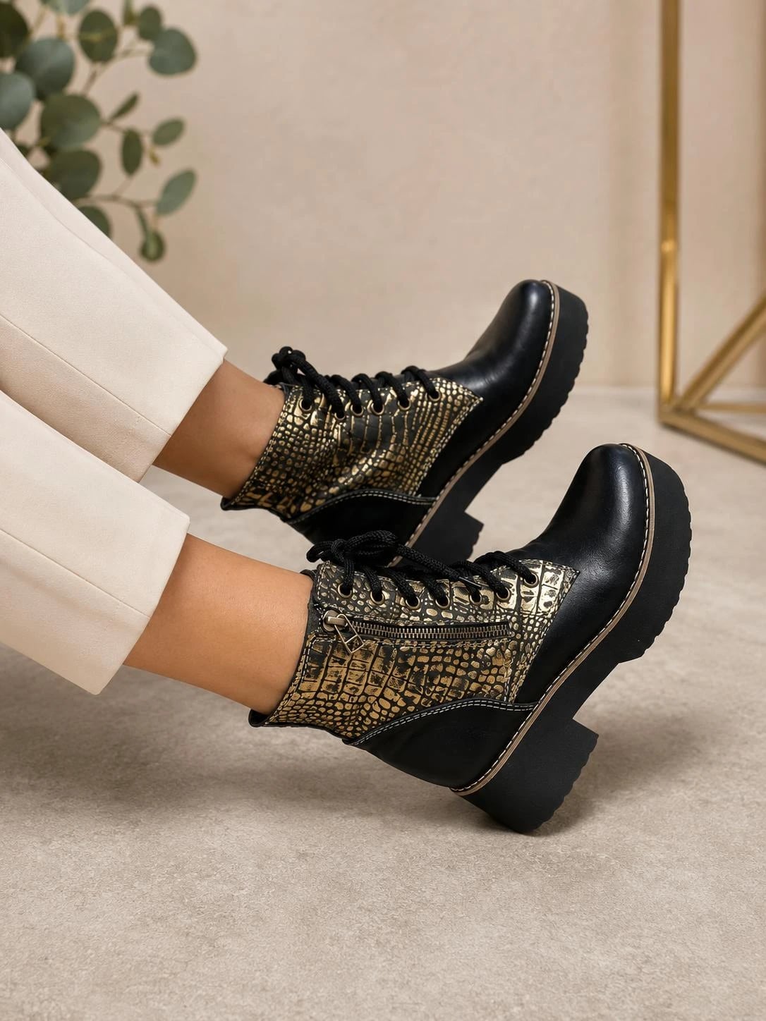 Borcego Zenda Negro y Dorado